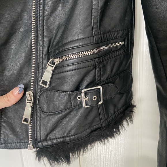 FOREVER 21‎ faux leather coat w/ fur - Picture 4 of 7